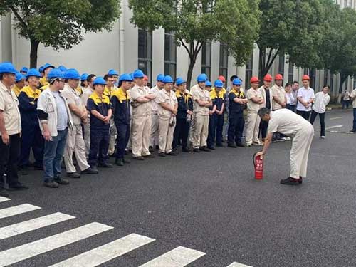 “人人讲安全、个个会应急”——上海创力集团开展“安全月”消防演习活动(图2)